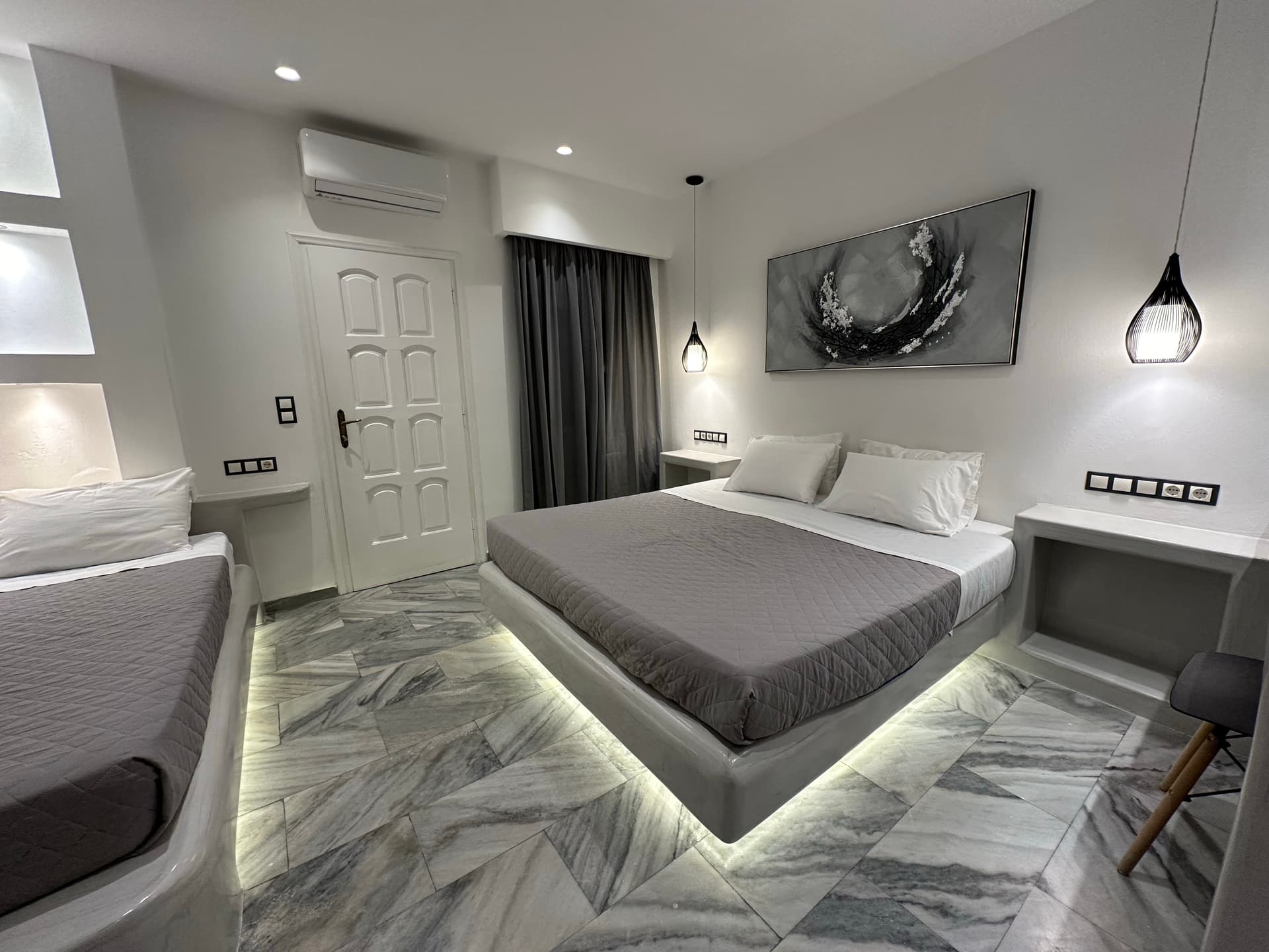 Apartment with kitchenette and living area - View 3