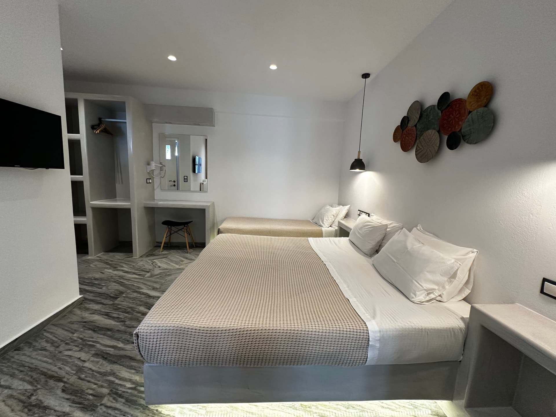 Apartment with kitchenette and living area - View 4