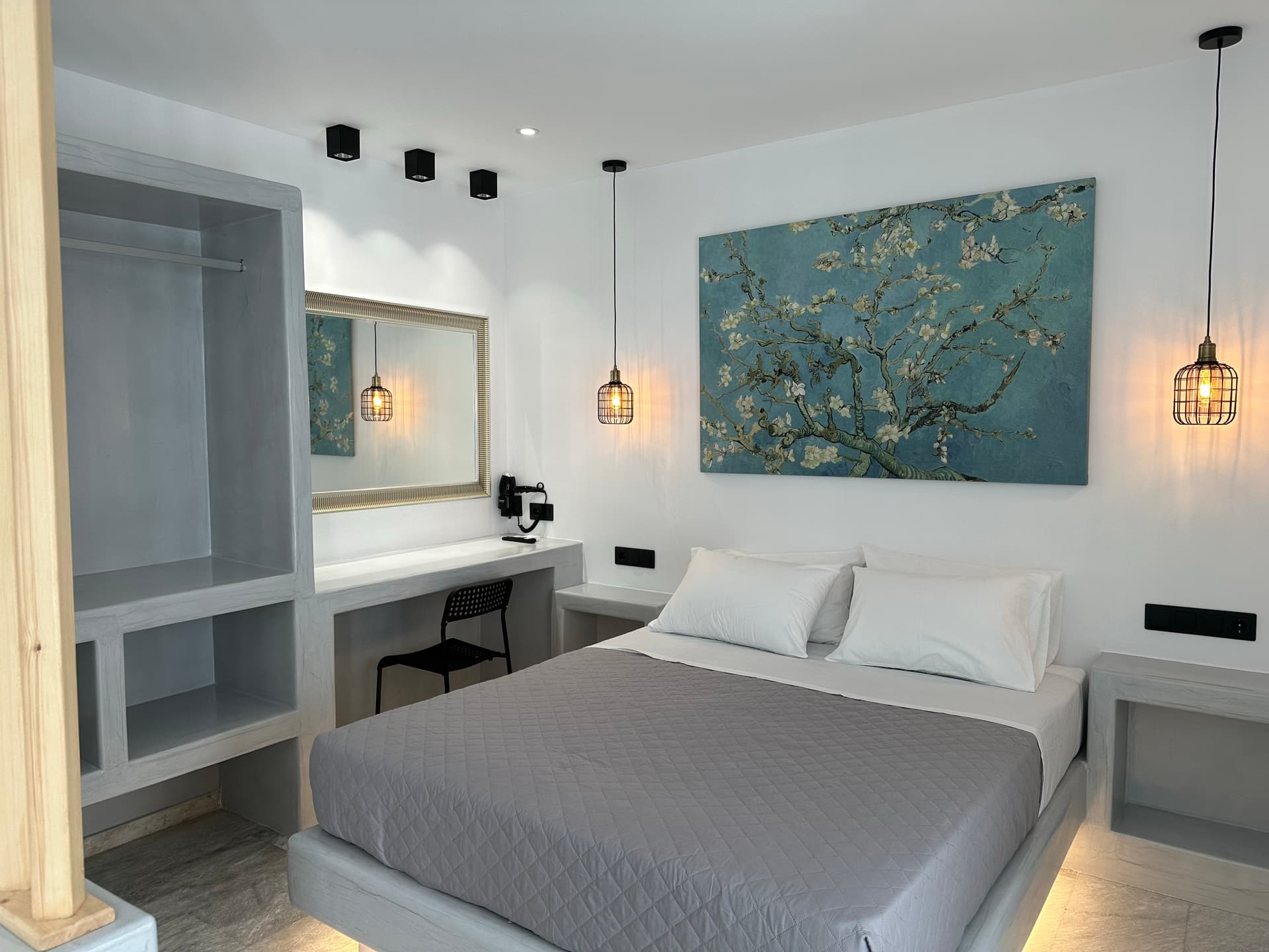 Apartment with kitchenette and living area - View 6