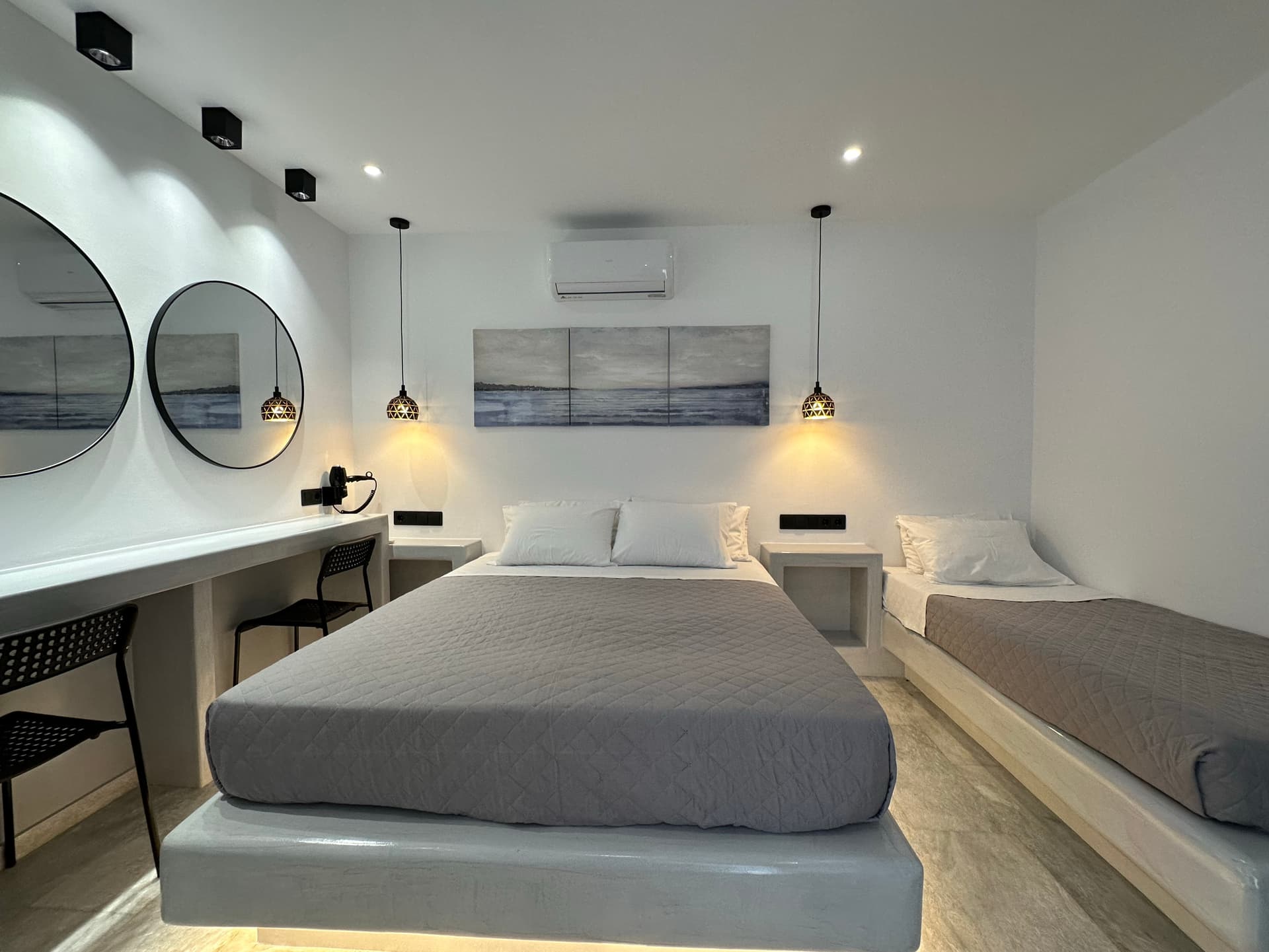 Superior Apartment spacious interior - View 2