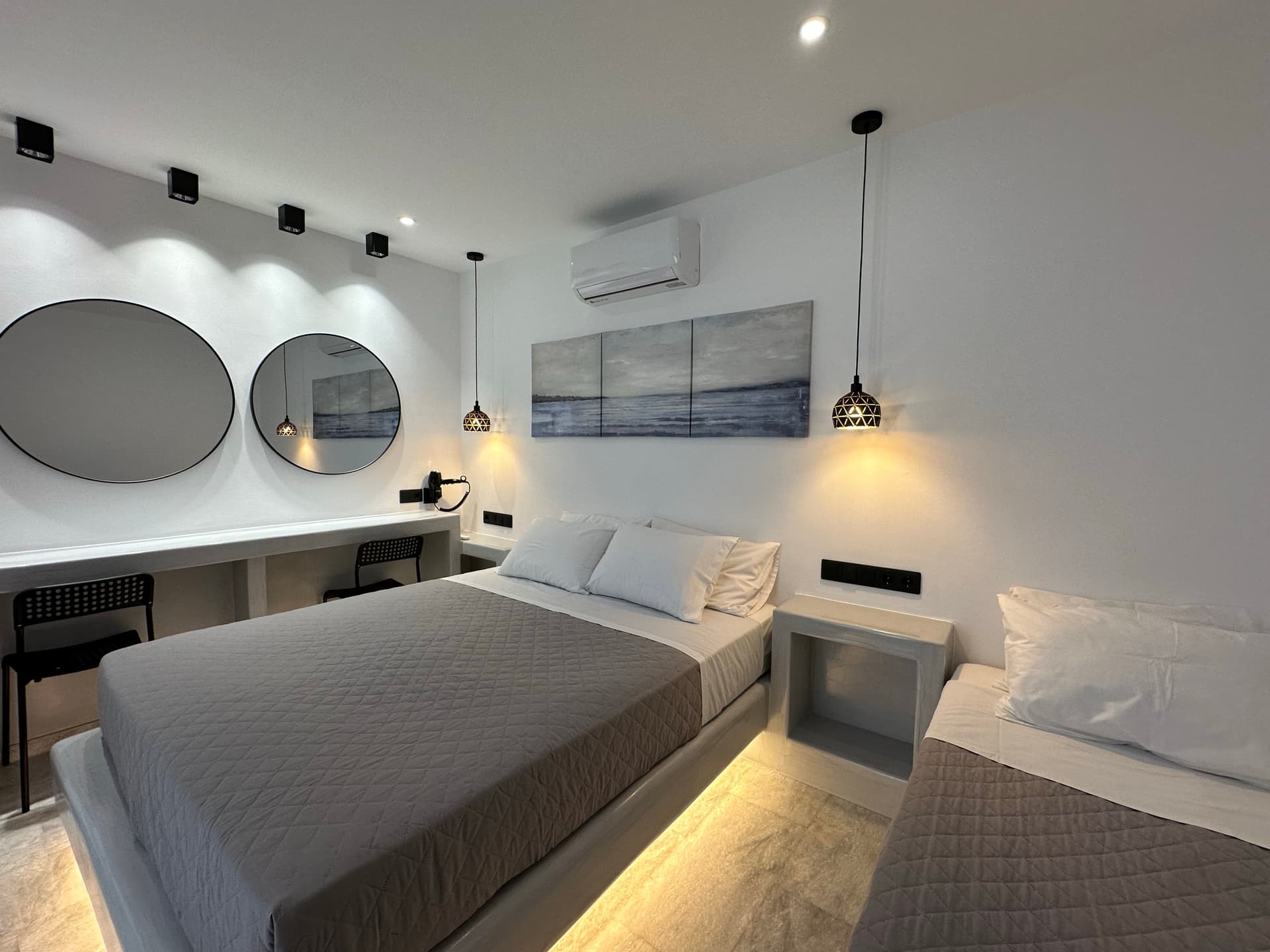 Superior Apartment spacious interior - View 3